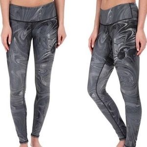 Alo yoga gray swirl leggings